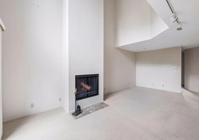 Photo 3 of Single family home for sale at 1926 Dupont Ave S, Minneapolis, MN 55403 | MLS# 7107393 | Listing updated on 2026-09-24