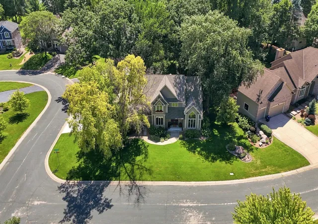 53rd image of 1444 Kings Wood Ln, Eagan, MN 55122 | MLS# 7107394