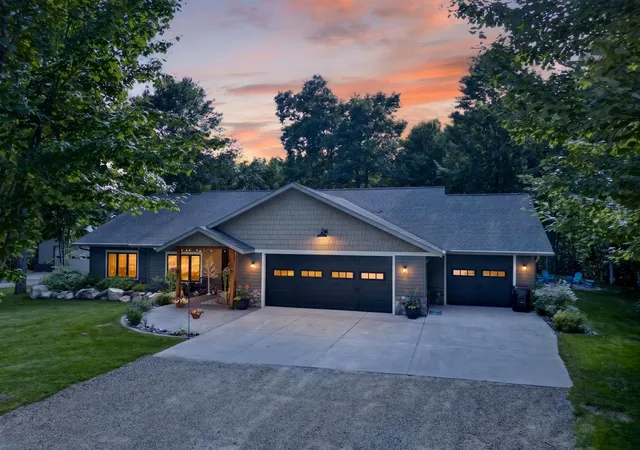 1st image of 10139 Rardin Rd Sw, Nisswa, MN 56468 | MLS# 7107407