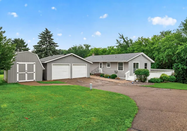 2nd image of 843 Yellowstone Trl, Hudson, WI 54016 | MLS# 7107409