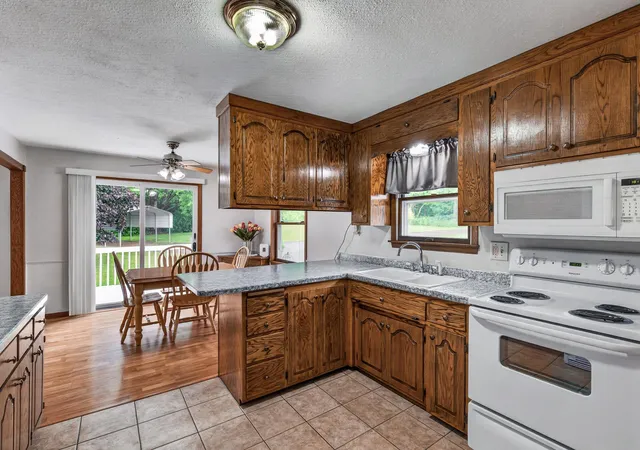 5th image of 843 Yellowstone Trl, Hudson, WI 54016 | MLS# 7107409