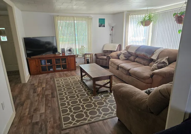 5th image of 140 E University St, Owatonna, MN 55060 | MLS# 7107435