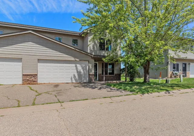 Homes for sale in Roberts, WI | 415 Sierra Pl, Roberts, WI 54023 | MLS# 7107447