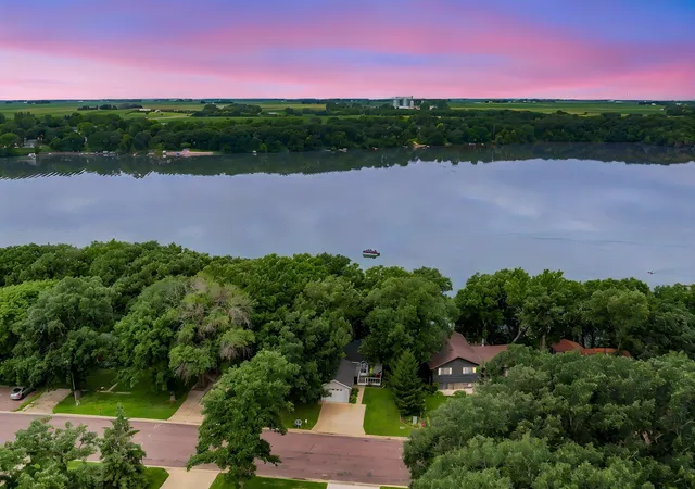 2nd image of 358 E Amber Lake Dr, Fairmont, MN 56031 | MLS# 7107480