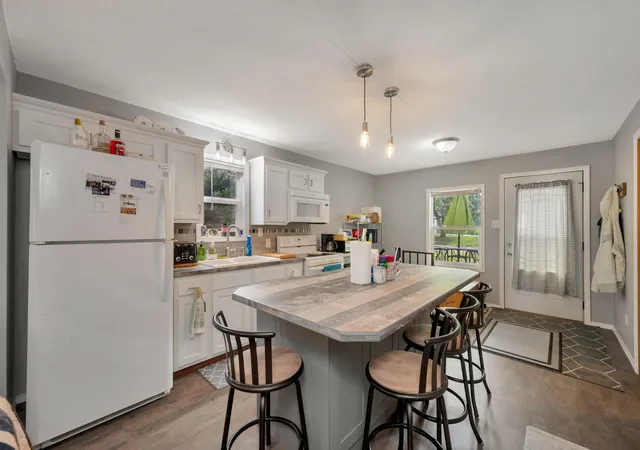4th image of 358 E Amber Lake Dr, Fairmont, MN 56031 | MLS# 7107480