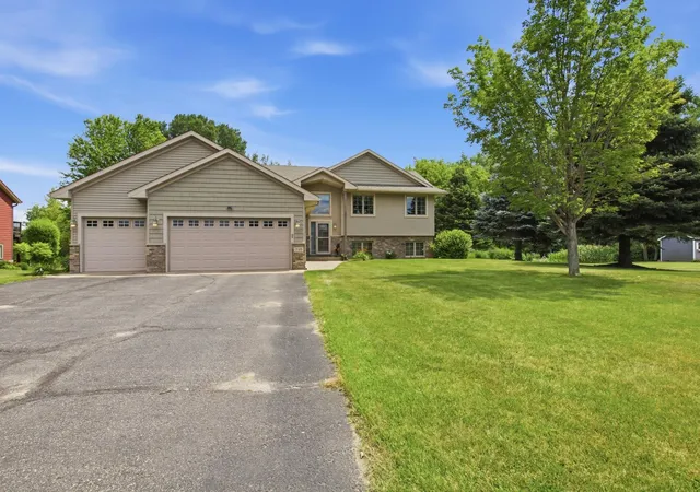 1st image of 710 Cottonwood Ave, Litchfield, MN 55355 | MLS# 7107524