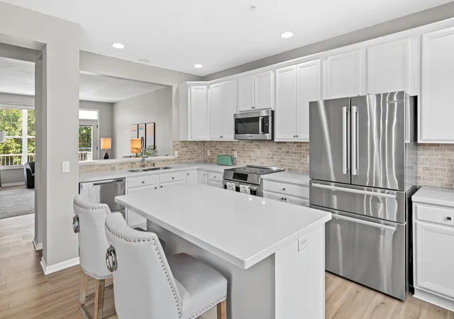 2nd image of 1862 Colonial Ln #3, Chanhassen, MN 55317 | MLS# 7107542