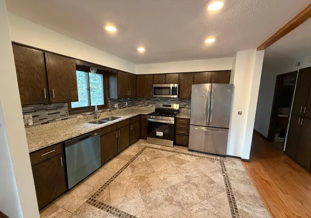 Homes for sale in Apple Valley, MN | 404 Cimarron Rd, Apple Valley, MN 55124 | MLS# 7107567