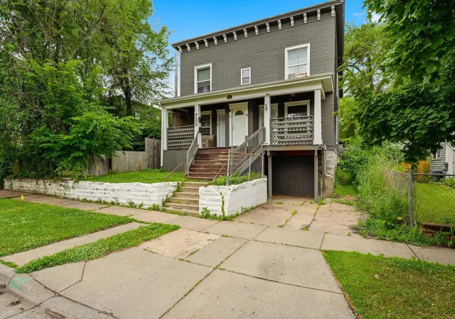 Photo 2 of House for sale at 733 Bradley St, Saint Paul, MN 55130 | MLS# 7107609 | Listing updated on 2026-07-22