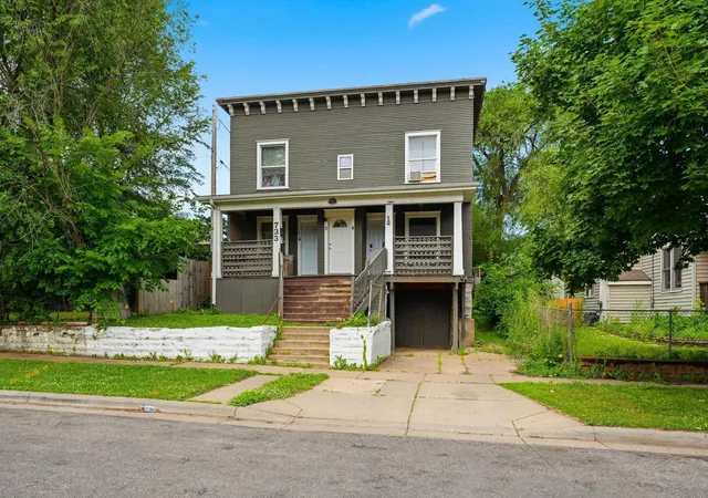 Photo 3 of House for sale at 733 Bradley St, Saint Paul, MN 55130 | MLS# 7107609 | Listing updated on 2026-07-22