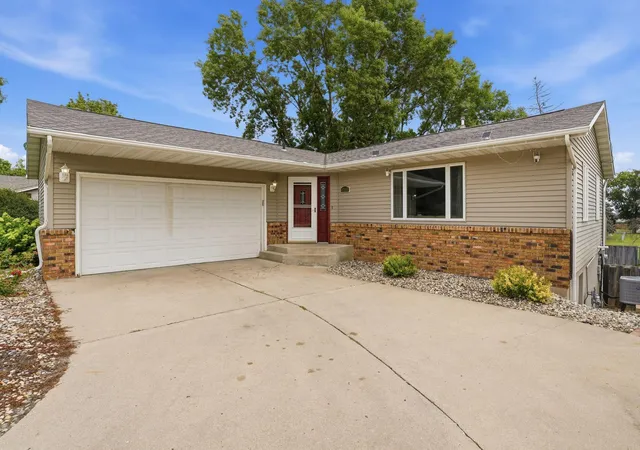 Photo 2 of Sale Pending at 1713 6th Street Sw, Willmar, MN 56201 | MLS# 7107629 | Listing updated on 2026-08-29
