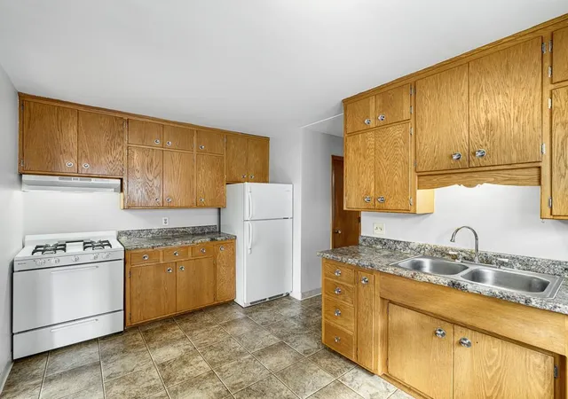 3rd image of 1681 Dayton Ave, Saint Paul, MN 55104 | MLS# 7107652