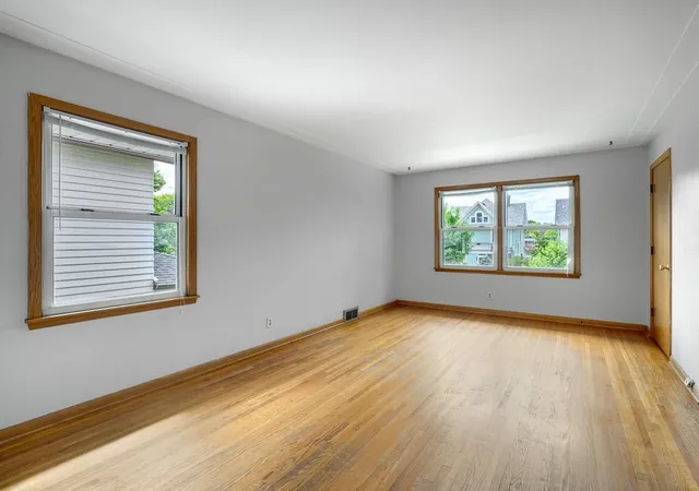 5th image of 1681 Dayton Ave, Saint Paul, MN 55104 | MLS# 7107652