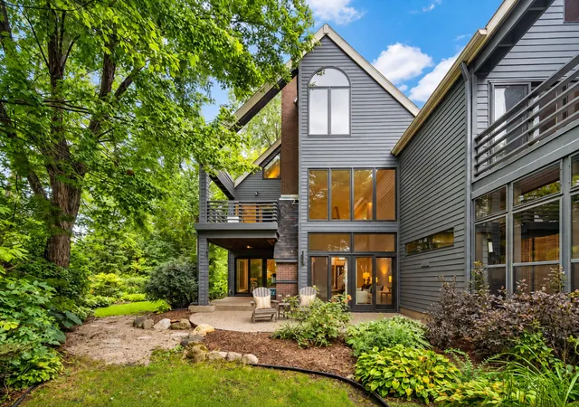 Photo 1 of Single family home for sale at 6658 Smithtown Rd, Excelsior, MN 55331 | MLS# 7107673 | Listing updated on 2026-09-30