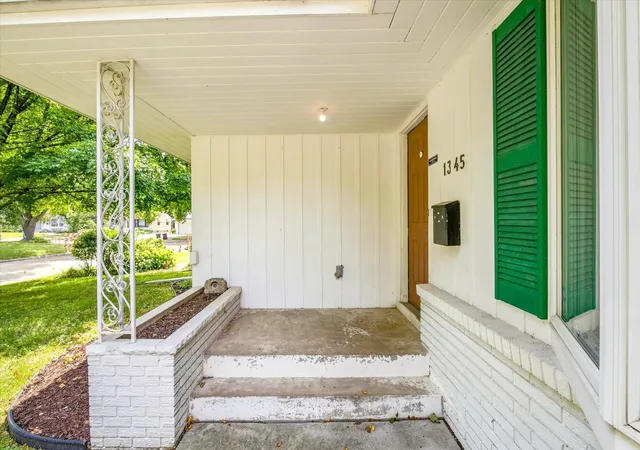 3rd image of 1345 Manomin Ave, Saint Paul, MN 55118 | MLS# 7107677