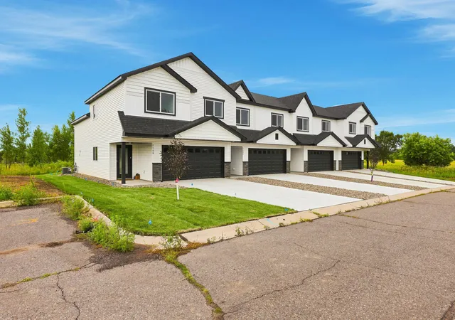 2nd image of 1108 45th Ave Ne, Saint Cloud, MN 56304 | MLS# 7107715