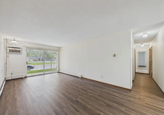 3rd image of 2730 Dale St N #D110, Roseville, MN 55113 | MLS# 7107720