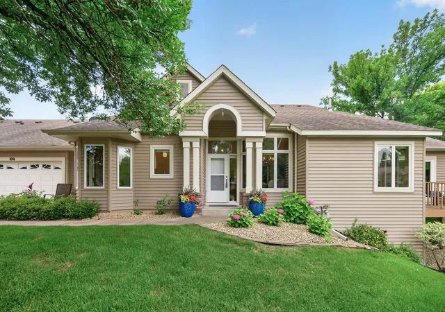 Homes for sale in Burnsville, MN | 1001 E Travelers Trl, Burnsville, MN 55337 | MLS# 7107755