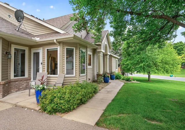 Homes for sale in Burnsville, MN | 1001 E Travelers Trl, Burnsville, MN 55337 | MLS# 7107755