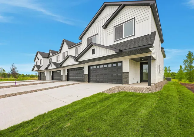 2nd image of 1104 45th Ave Ne, Saint Cloud, MN 56304 | MLS# 7107759