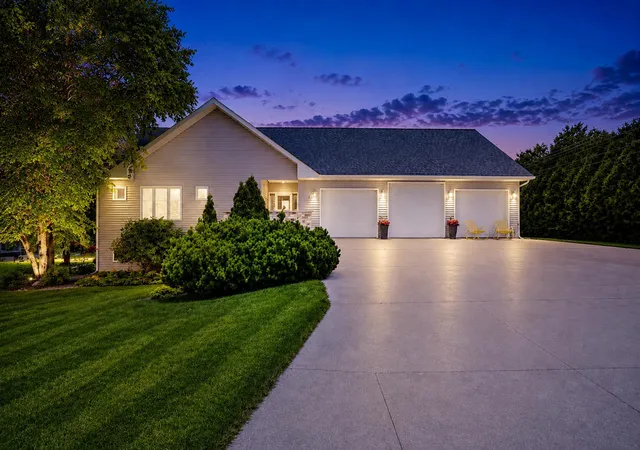 1st image of 1901 16th St Sw, Austin, MN 55912 | MLS# 7107774