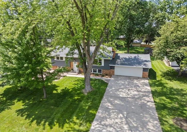 2nd image of 9131 Annapolis Ln N, Maple Grove, MN 55369 | MLS# 7107801