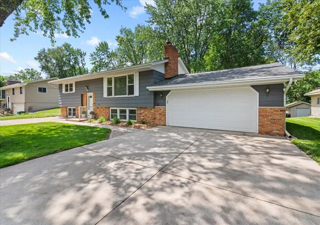 3rd image of 9131 Annapolis Ln N, Maple Grove, MN 55369 | MLS# 7107801