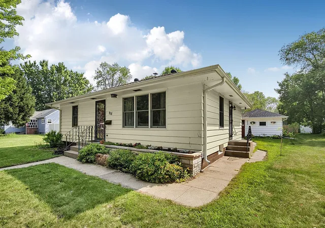 Photo 2 of Sale Pending at 916 River Ave S, Sauk Rapids, MN 56379 | MLS# 7107805 | Listing updated on 2026-08-13
