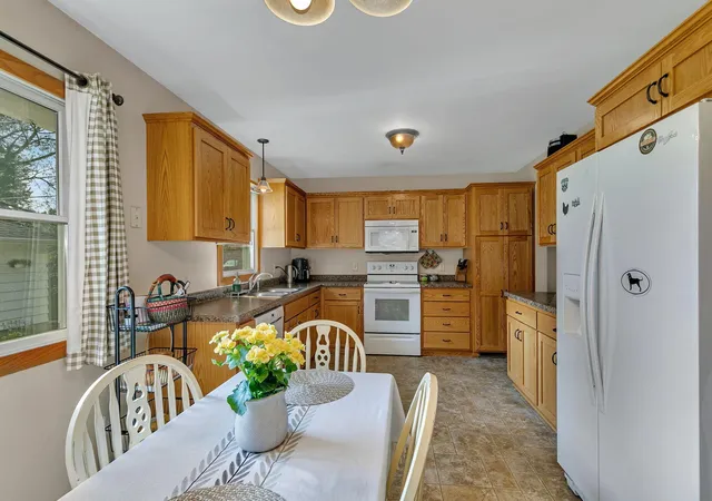 Photo 3 of Sale Pending at 916 River Ave S, Sauk Rapids, MN 56379 | MLS# 7107805 | Listing updated on 2026-08-13