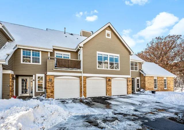Homes for sale in Hopkins, MN | 6020 Chasewood Pkwy #203, Hopkins, MN 55343 | MLS# 7107806