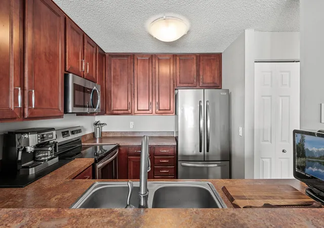 Homes for sale in Hopkins, MN | 6020 Chasewood Pkwy #203, Hopkins, MN 55343 | MLS# 7107806