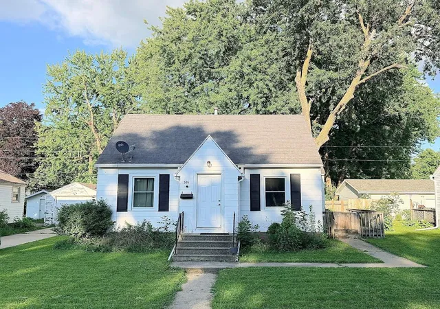 1st image of 506 Saint Peter Ave, Albert Lea, MN 56007 | MLS# 7107810