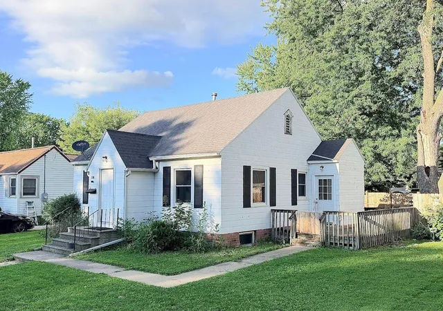 2nd image of 506 Saint Peter Ave, Albert Lea, MN 56007 | MLS# 7107810
