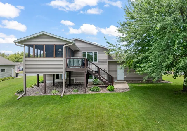 3rd image of 450 Lally Ct, Zumbrota, MN 55992 | MLS# 7107830
