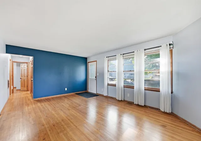 2nd image of 924 Fuller St S, Shakopee, MN 55379 | MLS# 7107831