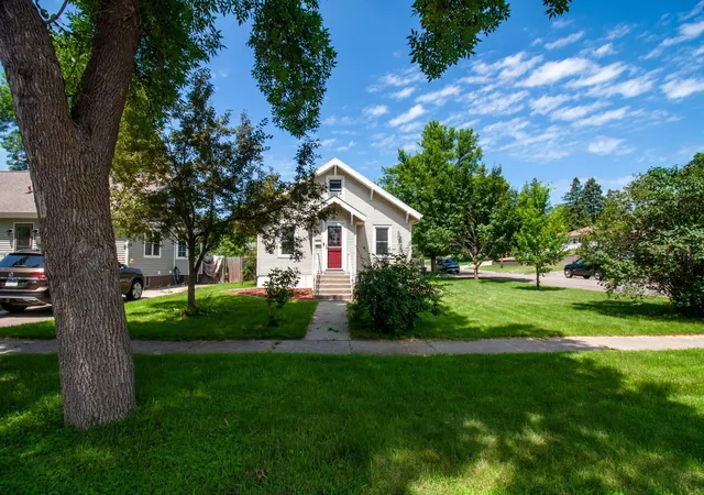 2nd image of 102 W Beech Ave W, Fergus Falls, MN 56537 | MLS# 7107852