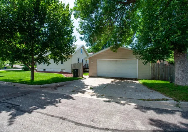 Photo 4 of Sale Pending at 102 W Beech Ave, Fergus Falls, MN 56537 | MLS# 7107852 | Listing updated on 2026-09-22