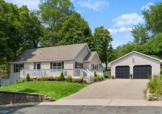 Photo 3 of Sale Pending at 5142 Waterbury Rd, Mound, MN 55364 | MLS# 7107869 | Listing updated on 2026-09-30