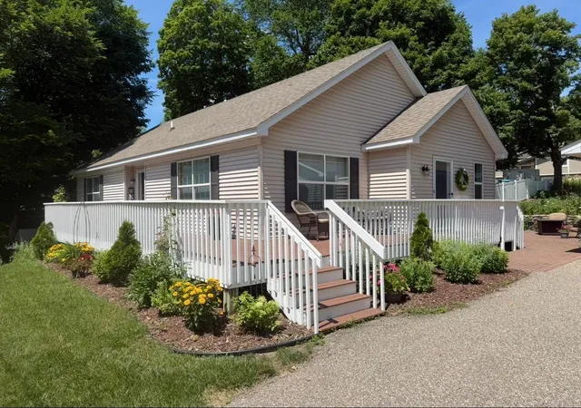 Photo 3 of Sale Pending at 5142 Waterbury Rd, Mound, MN 55364 | MLS# 7107869 | Listing updated on 2026-09-30