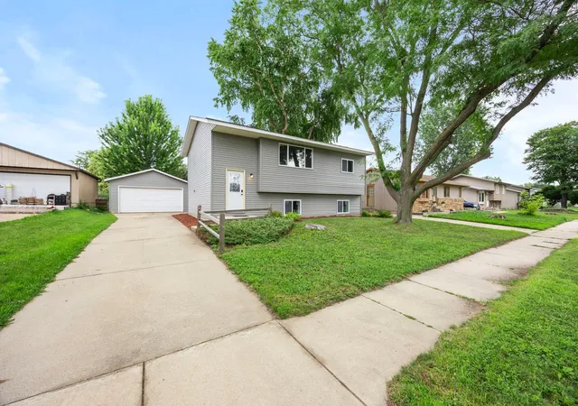 2nd image of 2043 42nd St Nw, Rochester, MN 55901 | MLS# 7107887