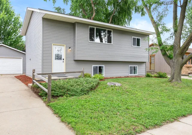 3rd image of 2043 42Nd St Nw, Rochester, MN 55901 | MLS# 7107887