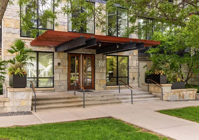 Photo 4 of Condo for sale at 301 Kenwood Pkwy #601, Minneapolis, MN 55403 | MLS# 7107888 | Listing updated on 2026-08-27