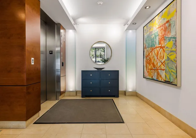 Photo 4 of Condo for sale at 301 Kenwood Pkwy #602, Minneapolis, MN 55403 | MLS# 7107889 | Listing updated on 2026-08-27