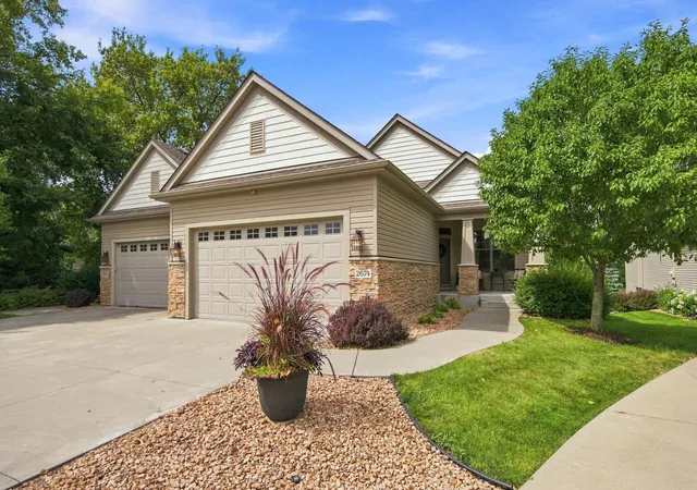 1st image of 2674 Bartylla Ct, Saint Paul, MN 55110 | MLS# 7107891