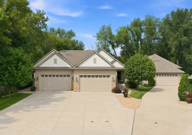2nd image of 2674 Bartylla Ct, Saint Paul, MN 55110 | MLS# 7107891