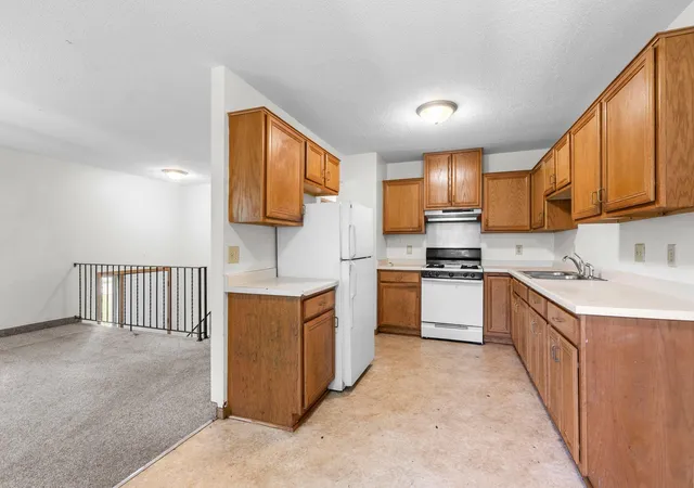 Photo 3 of Sale Pending at 16884 Glencoe Ave, Lakeville, MN 55044 | MLS# 7107899 | Listing updated on 2026-08-26