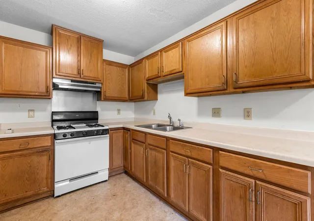 Photo 4 of Sale Pending at 16884 Glencoe Ave, Lakeville, MN 55044 | MLS# 7107899 | Listing updated on 2026-08-26