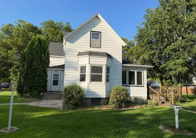 Photo 3 of Single family home for sale at 411 16th Street S, Benson, MN 56215 | MLS# 7107905 | Listing updated on 2026-08-17