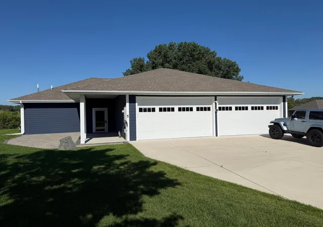 Photo 2 of Single family home for sale at 1740 Bay Oaks Dr, Albert Lea, MN 56007 | MLS# 7107907 | Listing updated on 2026-07-20