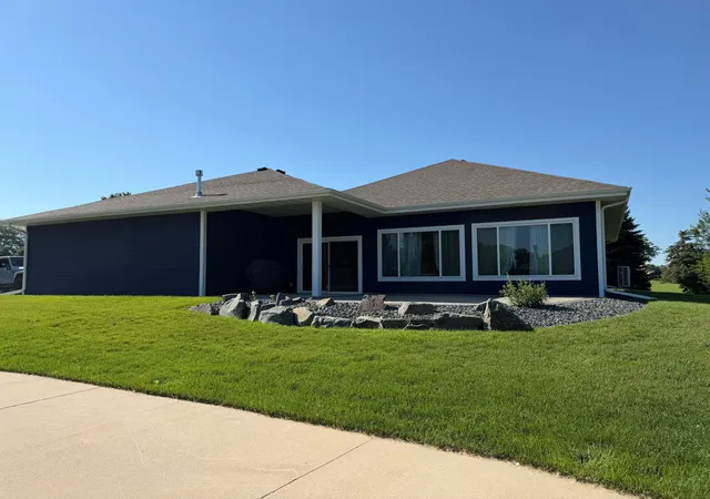 Photo 3 of Single family home for sale at 1740 Bay Oaks Dr, Albert Lea, MN 56007 | MLS# 7107907 | Listing updated on 2026-07-20